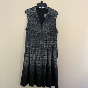 NWT VINCE CAMUTO V-NECK DRESS
